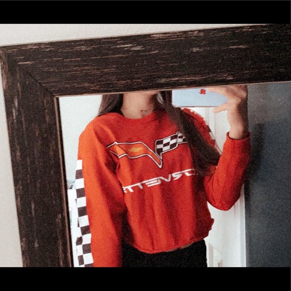 Red Corvette Crop - Picture 3 of 3